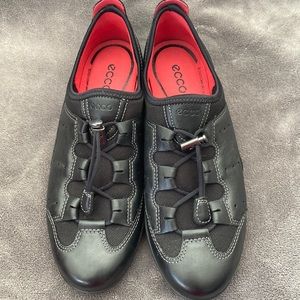 Ecco Slip On Black Sneakers Sz 39.